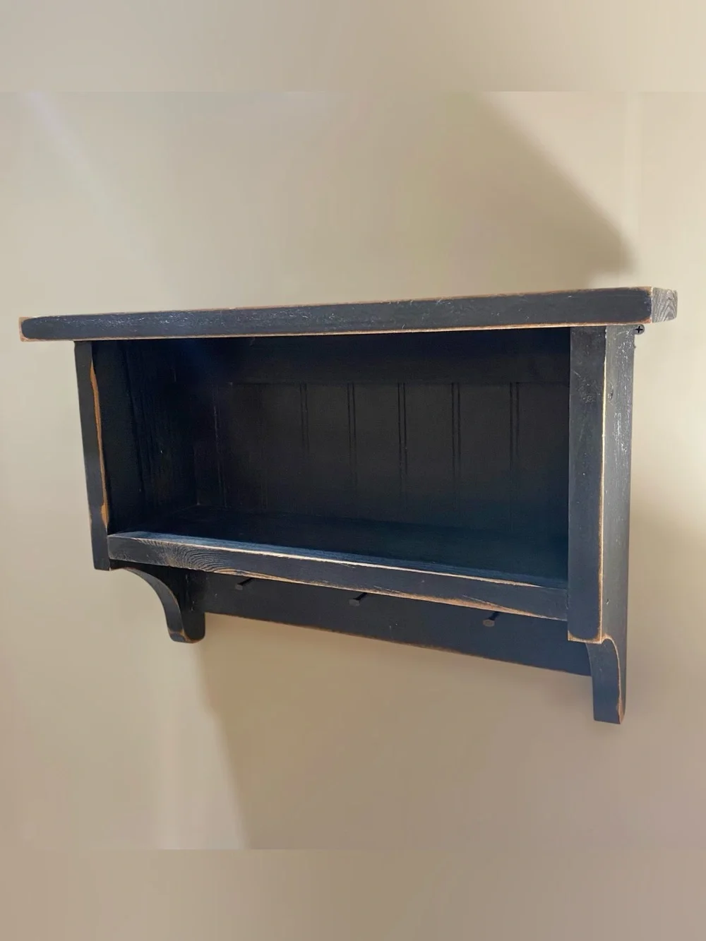 Vintage Wood Hanging Wall Display Shelf Black Farmhouse Cottage 3 Metal Pegs